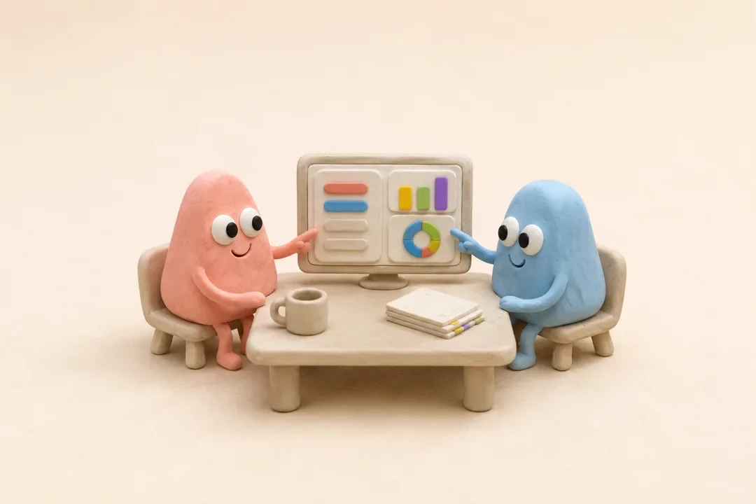 クレイ細工のイラスト：桃色のAlgoくんと水色のクライアントが机を挟み、画面のダッシュボードを一緒に見ながら要件を話し合っている